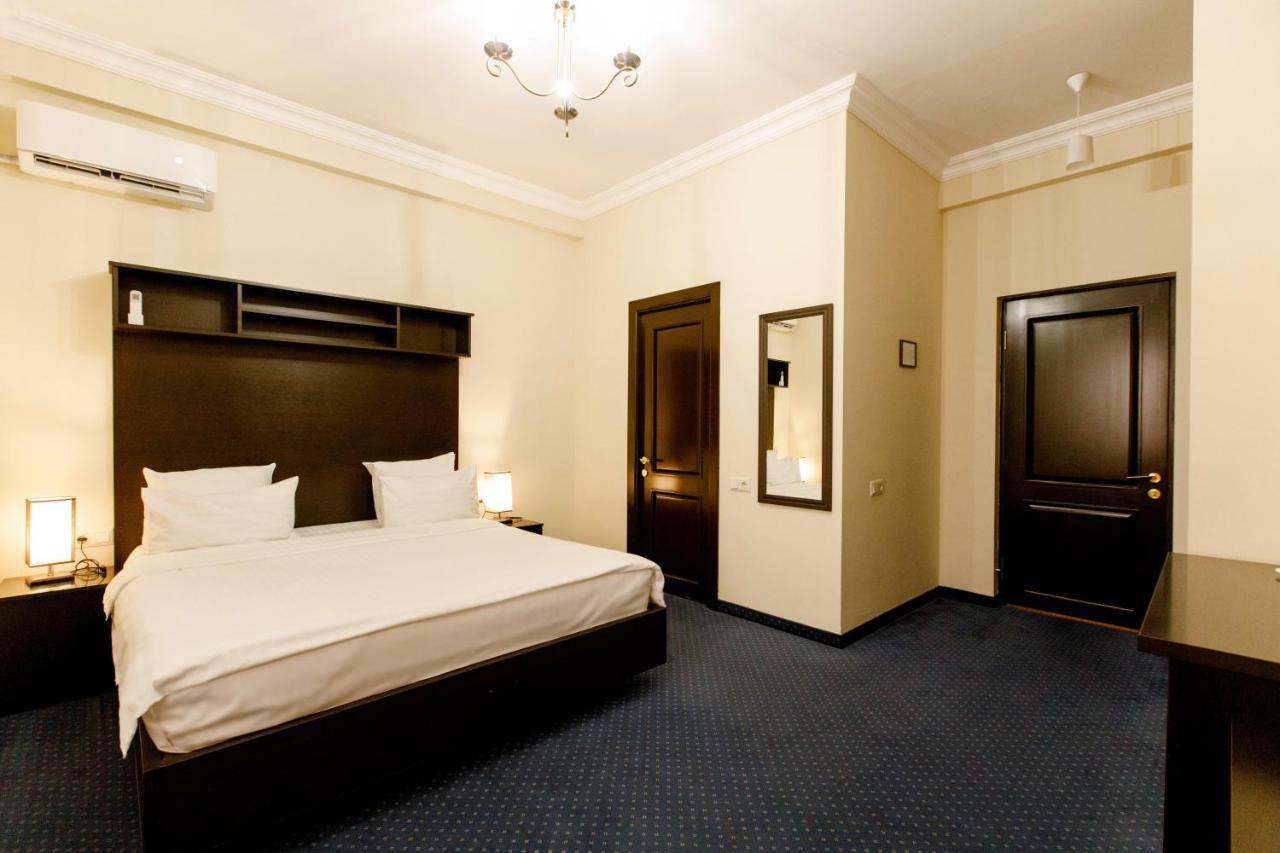14 Floor Hotel Yerevan Bagian luar foto