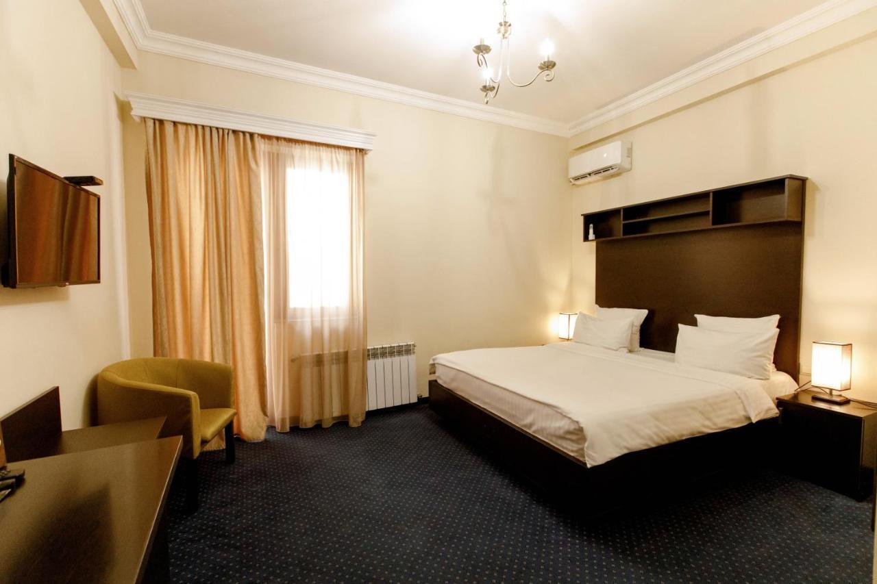 14 Floor Hotel Yerevan Bagian luar foto
